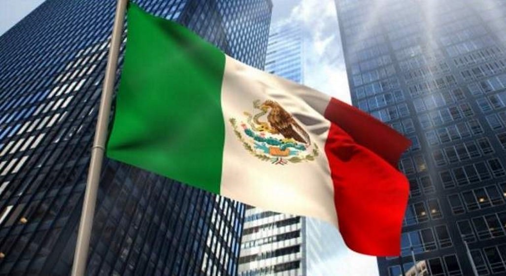 Bandera de México errores en el escudo
