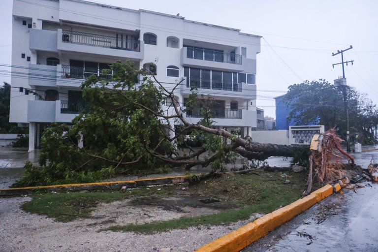 Imágenes del paso del huracán Delta en el Caribe mexicano