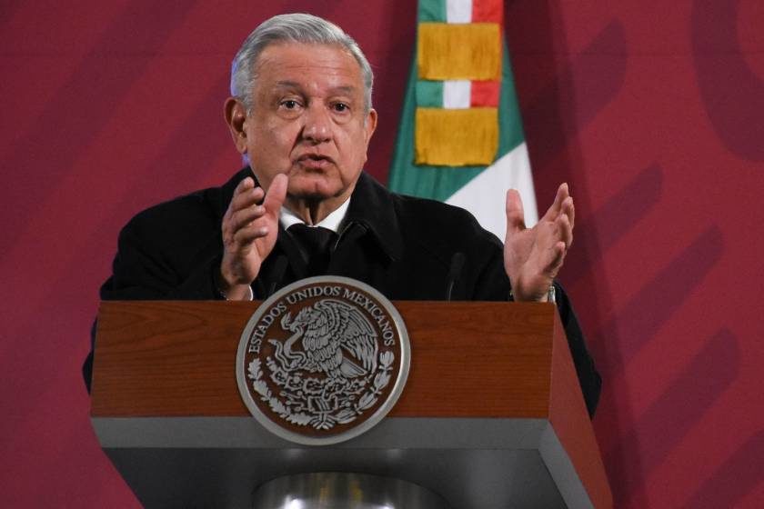 AMLO firma decretos de estímulos fiscales