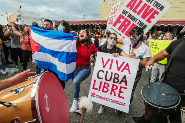 Biden buscaría una política basada en la comunicación con Cuba